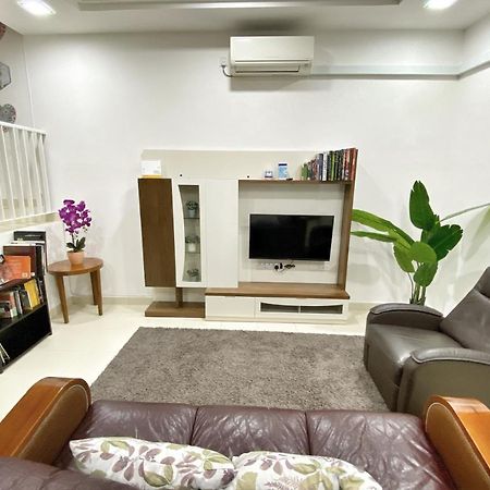 Teratak Persona Homestay. 4 Rooms Double Storey Terrace In Kuantan City. Extérieur photo
