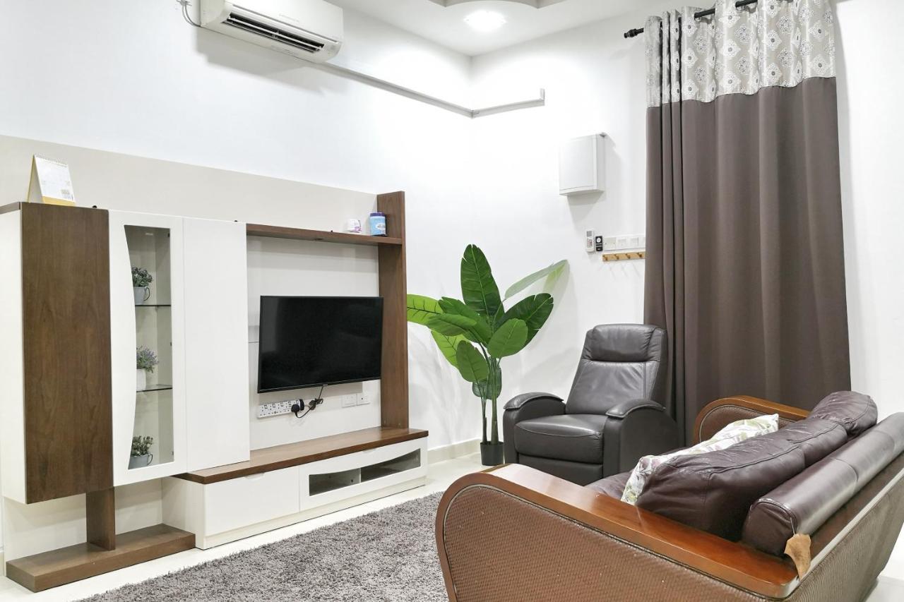 Teratak Persona Homestay. 4 Rooms Double Storey Terrace In Kuantan City. Extérieur photo
