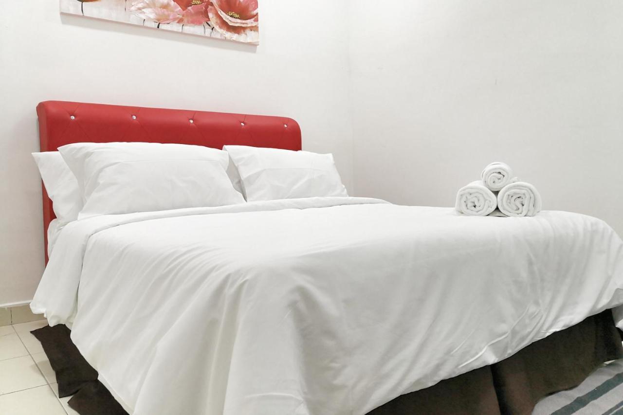 Teratak Persona Homestay. 4 Rooms Double Storey Terrace In Kuantan City. Extérieur photo