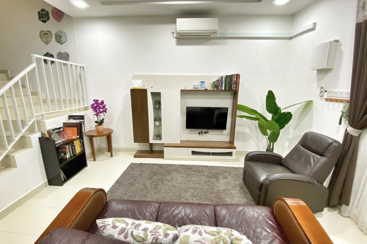Teratak Persona Homestay. 4 Rooms Double Storey Terrace In Kuantan City. Extérieur photo